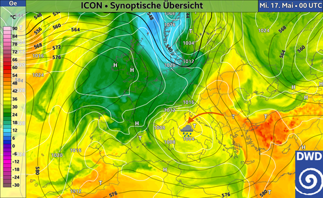 Darstellung der Wetterlage, die zu den Regenfällen führte. Weiße Konturen: Bodendruck. Schwarze Konturen: Höhendruckfeld in 500 hPa. Farbe: Äquivalentpotentielle Temperatur zur Luftmassencharakterisierung.