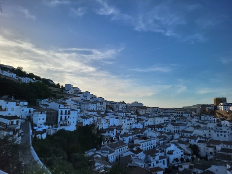 Halo über Setenil de las Bodegas