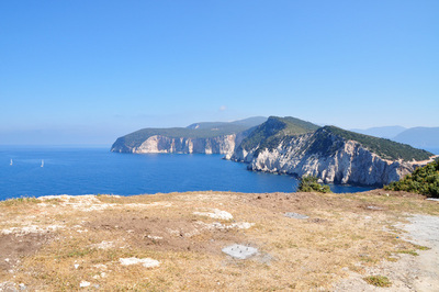 Sommerliche Temperaturen finden sich derzeit erst im Süden und Osten Europas, wie hier auf griechischen Insel Lefkada